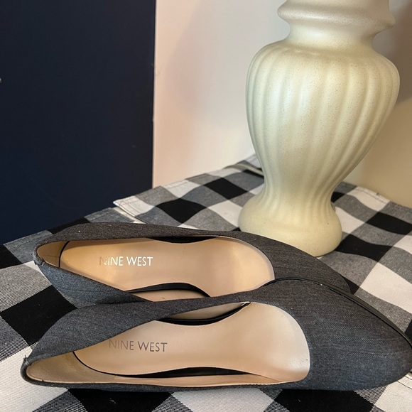 Nine West Grey cloth heels size 7 - Picture 3 of 5
